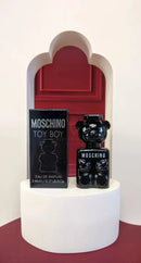 Miniatura Perfume Original Moschino Toy Boy Eau de Parfum 5 ml - Almah Importados